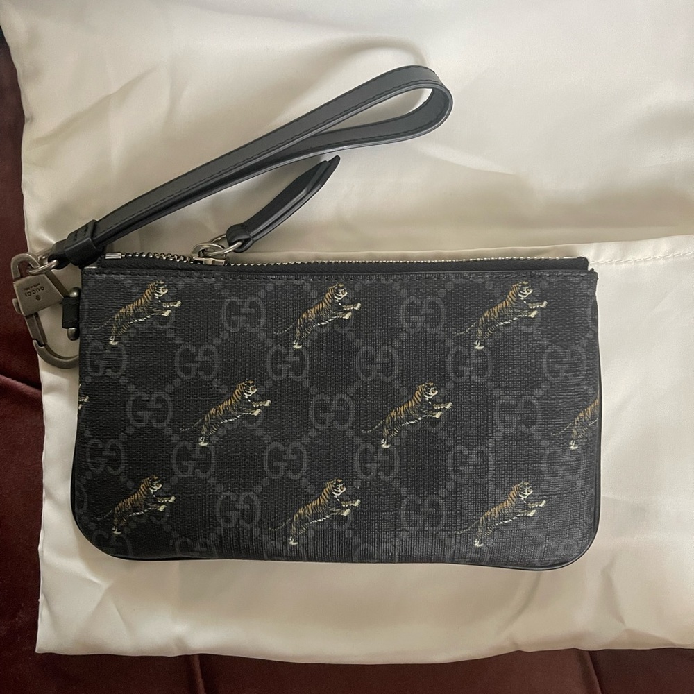 Gucci GG Supreme Monogram Tigers Wristlet - Picture 7 of 8